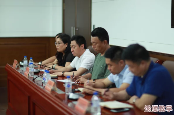 绝地求生刺激战场：掌握技巧，安全游泳过河生存攻略