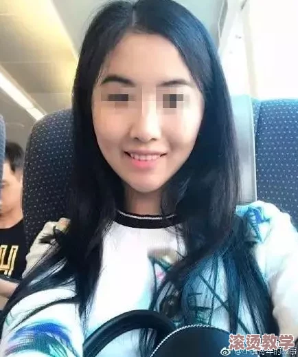 美女大逼逼：社交媒体上引发热议的时尚潮流与女性 empowerment 现象，背后隐藏着怎样的社会心理？