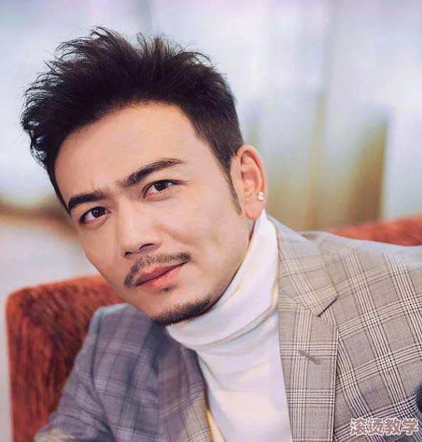 吃瓜曝光-明星黑料：某知名演员被曝与多位圈内人士关系暧昧，背后真相引发网友热议和讨论